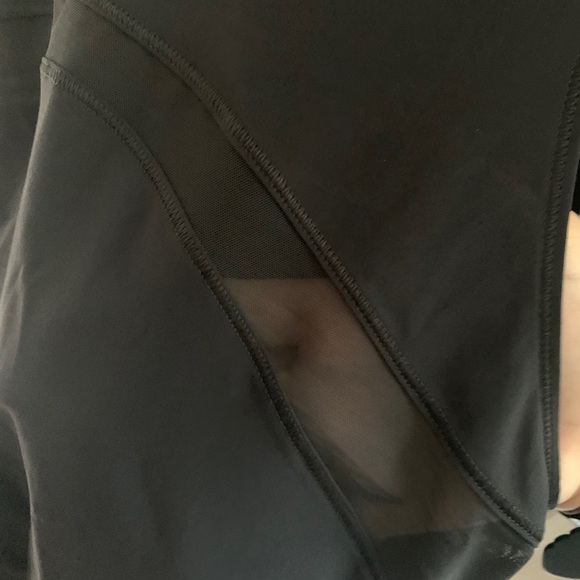 Lululemon Water: Sun Runner Tank - Picture 8 of 8